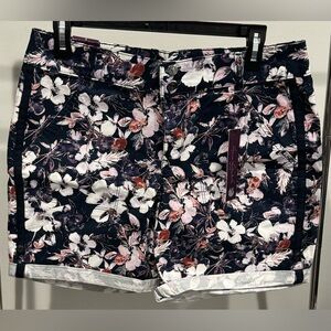 Gloria Vanderbilt Purple, Red, Pink, & White Floral Shorts Size 6 New With Tags